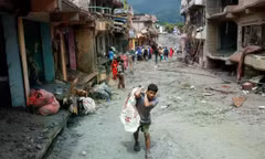 Hậu lũ quét, Nepal chôn cất tập thể hàng trăm nạn nhân chưa rõ danh tính