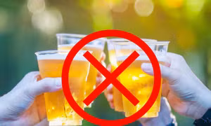 Có phải cha mẹ sẽ bị phạt nếu con dưới 18 tuổi uống rượu bia? Thực tế là gì?