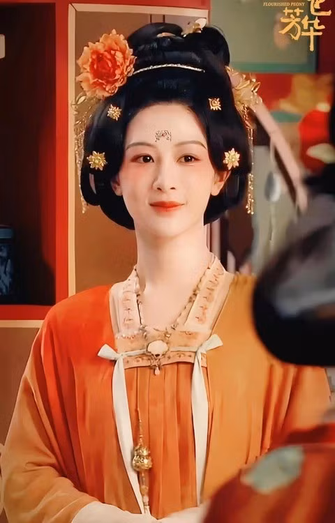 my-nhan-co-trang-8.jpg
