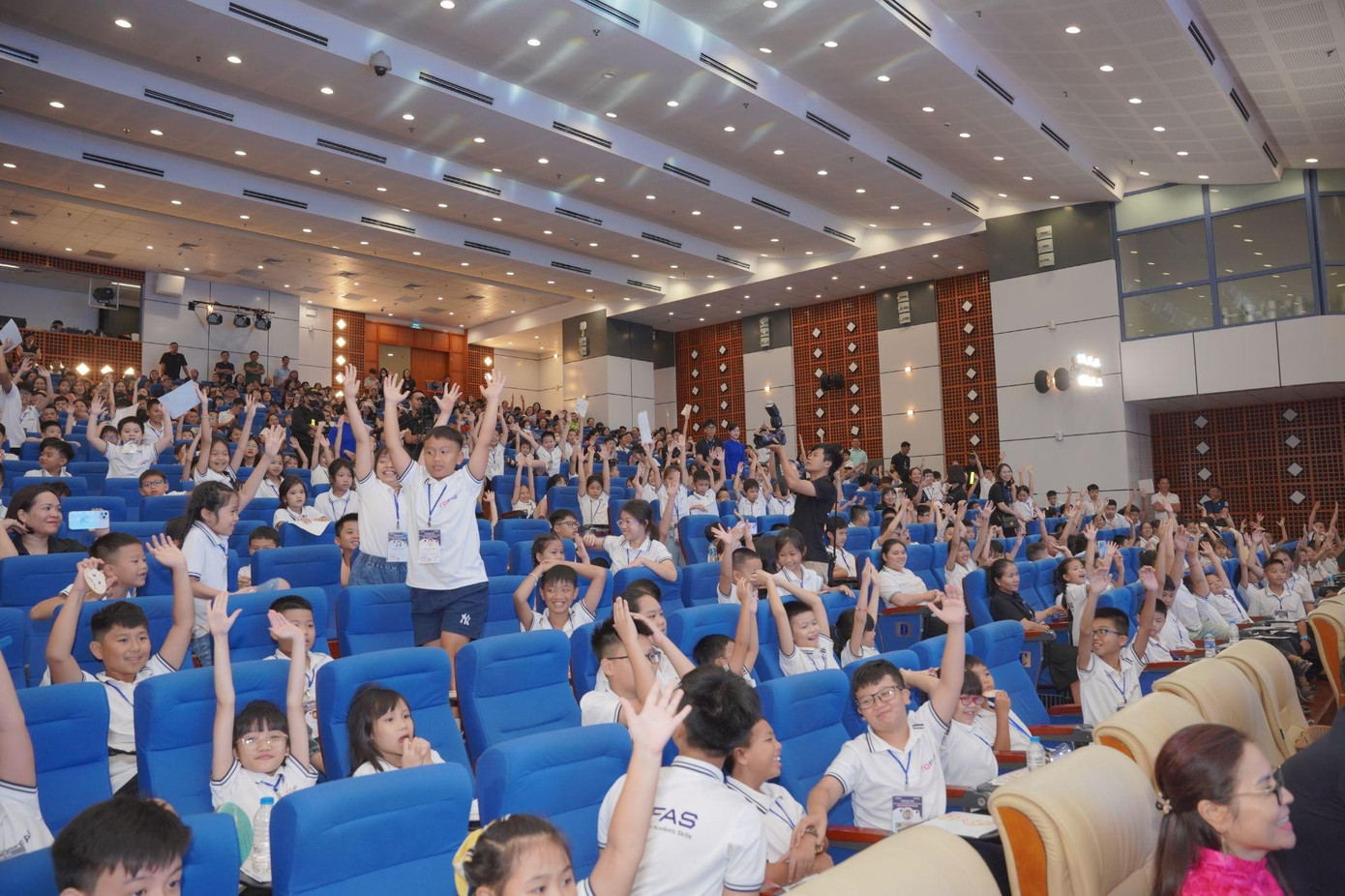 Chương trình là sân chơi bổ ích giúp khơi dậy tình yêu và đam mê với toán học dành cho các em học sinh. image005.jpg