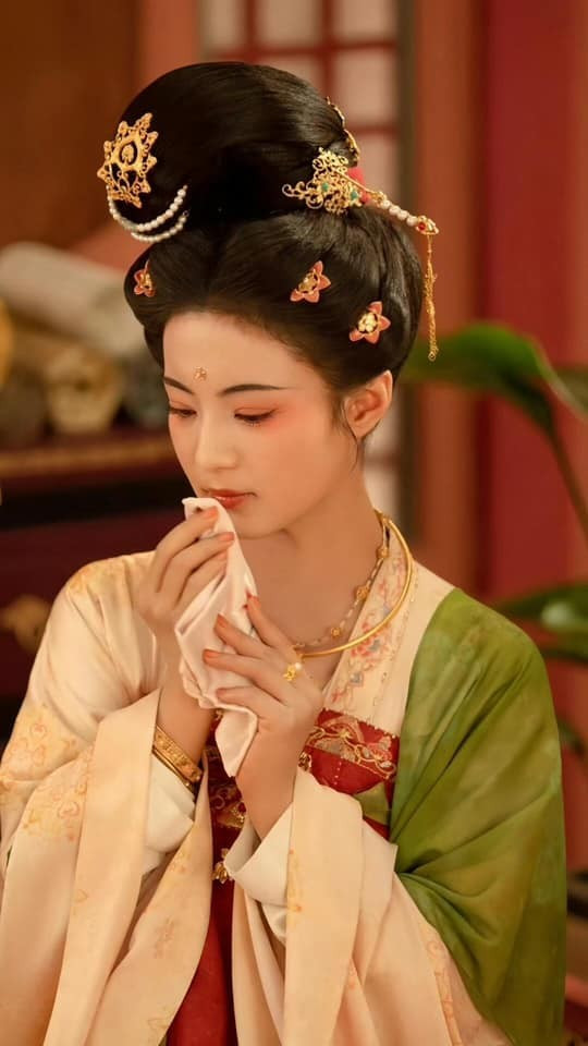 Là vai phản diện nhưng Lý Ấu Trinh lại khiến khán giả thương xót. truong-nha-kham-3.jpg