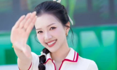 MC Mỹ Vân rạng rỡ ở Tiền Phong Half Marathon 2025