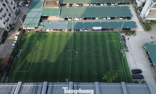 Cận cảnh tổ hợp sân bóng, Pickleball, bãi xe trái phép 'khủng' trên đất dự án ở Hà Nội