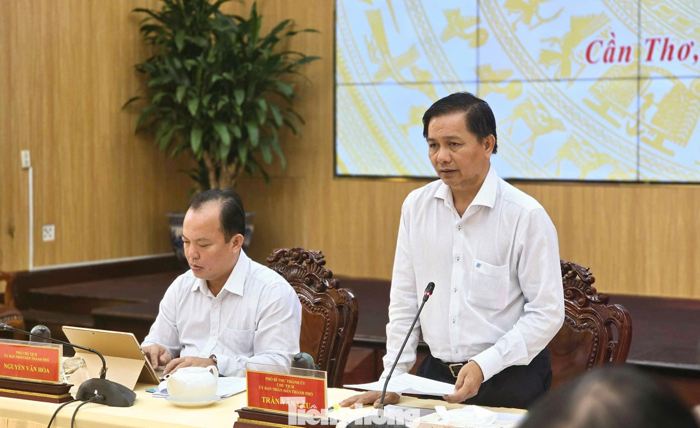 Chủ tịch UBND TP. Cần Thơ - Trần Văn Lâu phát biểu tại cuộc họp. Ảnh: CK tp-lau.jpg