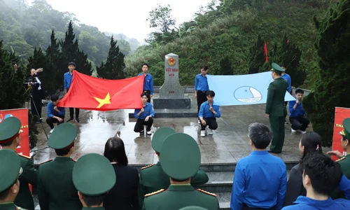 Tuổi trẻ thắp sáng đường biên, trao sinh kế cho người dân vùng biên