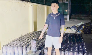 Bắt đối tượng vận chuyển 384 bình khí cười tại khu vực biên giới Quảng Ninh