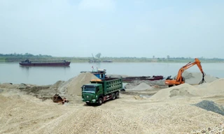 'Ông trùm cát' bị bắt và đế chế cát trắng ở Vân Đồn