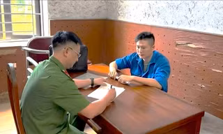 Thế chấp sổ đỏ giả, thuê xe tự lái mang đi cầm cố