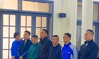 Sàm sỡ, đánh hội đồng 3 phụ nữ trước quán karaoke, 6 bị cáo lĩnh án treo