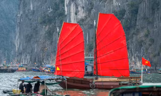 Sắp có tour du lịch thuyền buồm ba vách ven bờ vịnh Hạ Long