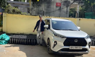 Bắt giữ 2 đối tượng vận chuyển 200 bình nghi là khí cười