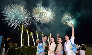 Pháo hoa rực trời mở màn mùa du lịch Hạ Long, Sầm Sơn