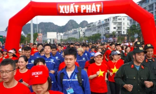 Hàng nghìn người chạy hưởng ứng Ngày Pháp luật Việt Nam