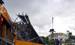 Quảng Ninh: Dông lốc khiến 9 người bị thương, hàng chục nhà cửa hư hỏng