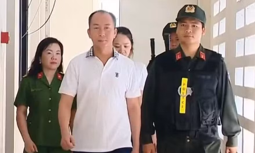 Cựu phó chủ tịch Hội doanh nhân trẻ bị khởi tố trong vụ chôn trái phép gần 600 tấn chất thải nguy hại