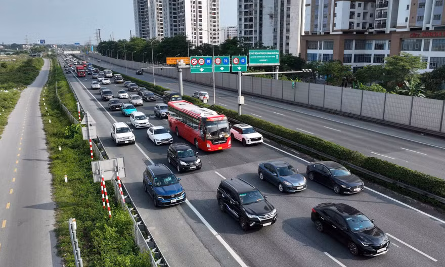 Cục CSGT nói về xử phạt phương tiện vi phạm khoảng cách trên cao tốc