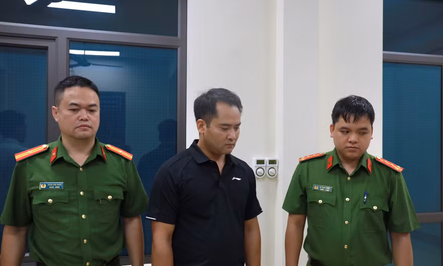 Vụ lan can đá ở Lào Cai gãy đổ sau bão Yagi: Bắt thêm một giám đốc dùng hồ sơ năng lực khống 