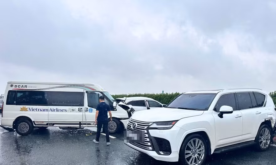 Công an Hà Nội điều tra vụ Lexus lạng lách, chặn xe trên cao tốc dẫn đến tai nạn