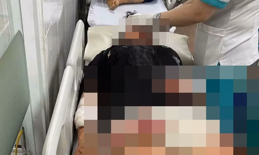 Nữ sinh lớp 9 bị bạn cùng giới dùng dao tấn công, nhập viện cấp cứu