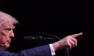 Tổng thống Mỹ Trump tuyên bố chặn chương trình hạt nhân của Iran, dọa tấn công Oman