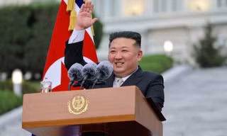 Chủ tịch Triều Tiên Kim Jong Un bất ngờ đi qua cầu mới sang Trung Quốc