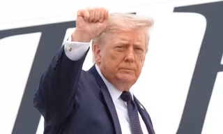 Tổng thống Mỹ Trump bất ngờ tuyên bố áp thuế 50% với Canada