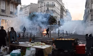 Paris như vùng chiến sự, Tổng thống Macron lên án 'những kẻ muốn lật đổ nền Cộng hoà’