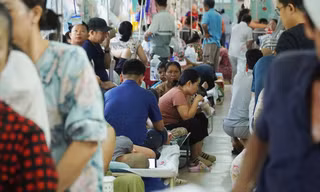Bán nhà, xin cơm từ thiện chữa trị ung thư cho con