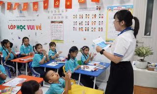 Lễ khai giảng đặc biệt của những học sinh 'ngồi một chút là mệt'