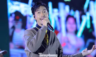 Rapper Đen khiến sân vận động Đại học Bách khoa bùng nổ 