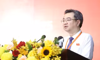 Phó Bí thư Thường trực Thành ủy TPHCM Nguyễn Thanh Nghị phát biểu tại đại hội. Ảnh: Ngô Tùng