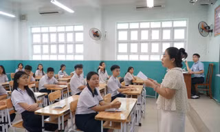 Thí sinh tại điểm thi THCS Võ Trường Toản (phường Sài Gòn)