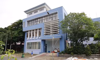 Hồi sinh trụ sở hành chính thành bệnh viện