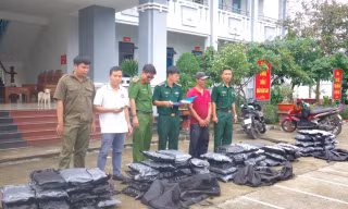Phát hiện 81kg cần sa trôi dạt trên biển