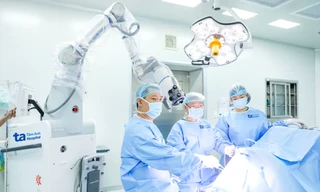 Việt Nam xác lập kỷ lục châu Á về phẫu thuật não, tủy sống bằng Robot AI