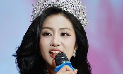 Hoa hậu Hà Trúc Linh ghi điểm 