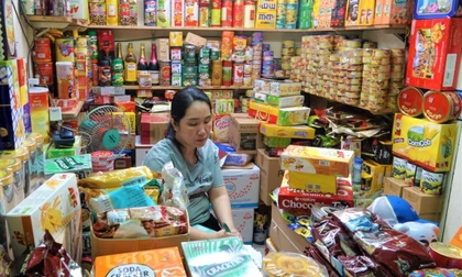 Tiểu thương chợ bánh kẹo khóc nghẹn vì hết thời thu 200 triệu đồng/ngày tết