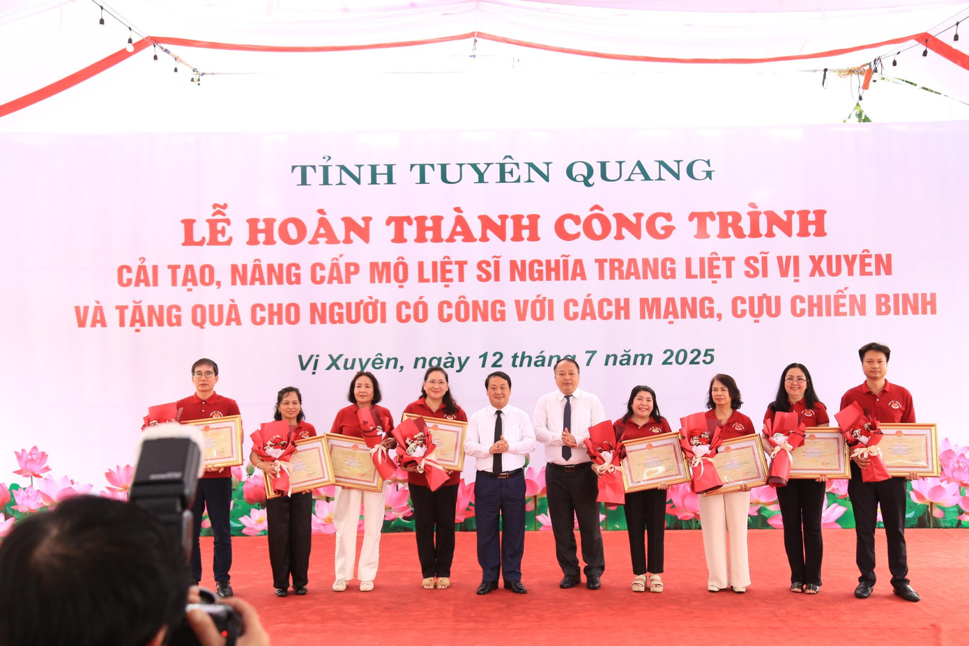 Tỉnh Tuyên Quang tặng bằng khen nhóm thiện nguyện. 3639.jpg