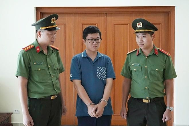 Đinh Mạnh Dũng bị bắt giữ. Ảnh: CACC. 3838.jpg