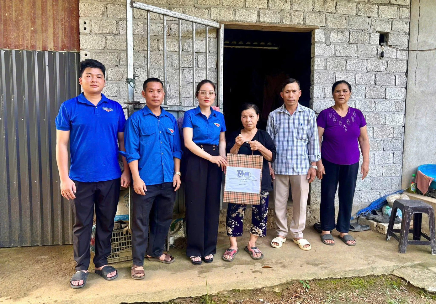 Các cơ sở Đoàn trên địa bàn tỉnh đã bày tỏ lòng tri ân sâu sắc đối với các thế hệ cựu thanh niên xung phong với nhiều hoạt động ý nghĩa như: tổ chức gặp mặt, tặng hoa; thăm hỏi, tặng quà, động viên hội viên hội cựu TNXP sức khỏe yếu, hoàn cảnh khó khăn trên địa bàn tỉnh... 7.jpg
