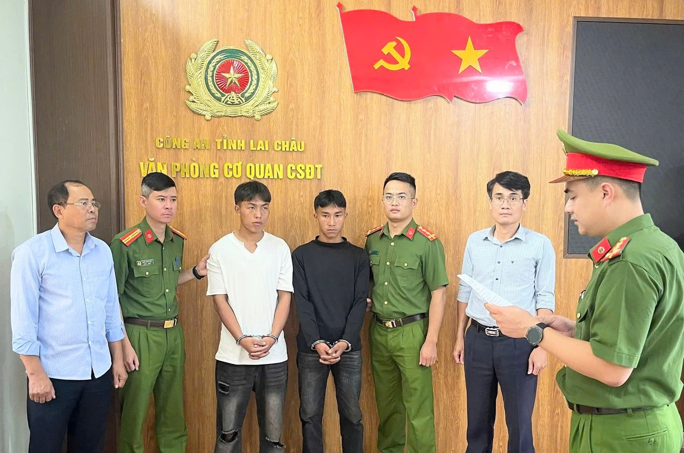 Các đối tượng tại cơ quan Công an. 5741.jpg