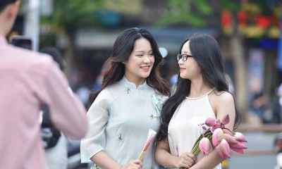 Người dân tận hưởng mùa đẹp nhất trong năm ở TPHCM