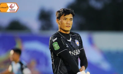 Thủ môn Bùi Tiến Dũng nói gì sau bàn thắng để đời?