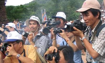 Báo chí và phản biện