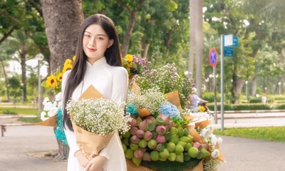 Xe hoa 'thu Hà Nội' đổ bộ TP.HCM, Bình Dương, khách xếp hàng 'check-in'