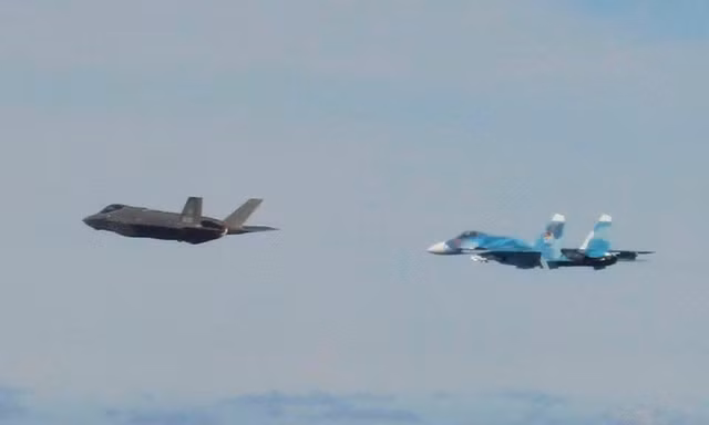 Tiêm kích tàng hình F-35 Ý áp sát máy bay quân sự Nga trên Biển Baltic