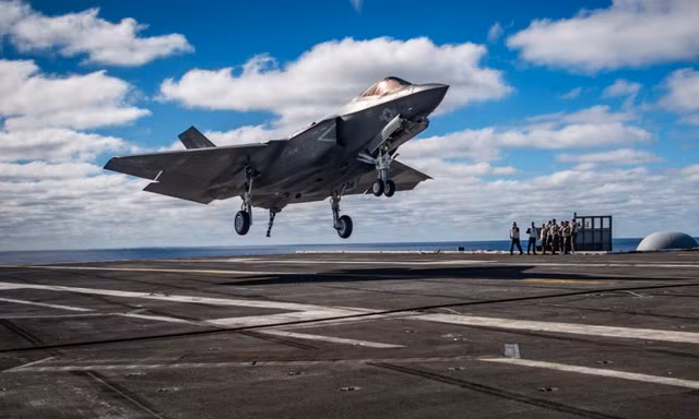 Tiêm kích tàng hình F-35 lao thẳng xuống đất, bốc cháy dữ dội
