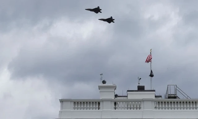 Mỹ điều tiêm kích F-16 chặn máy bay gần dinh thự Tổng thống Trump