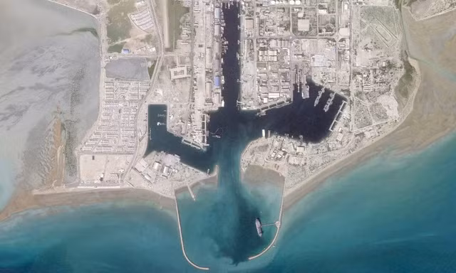 Mỹ siết chặt phong tỏa cảng Iran, Tehran cảnh báo 'không cảng nào an toàn'