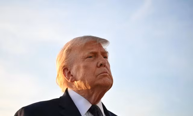 Tổng thống Trump tuyên bố Mỹ sẵn sàng 'tiếp quản' eo biển Hormuz, dọa tấn công Iran